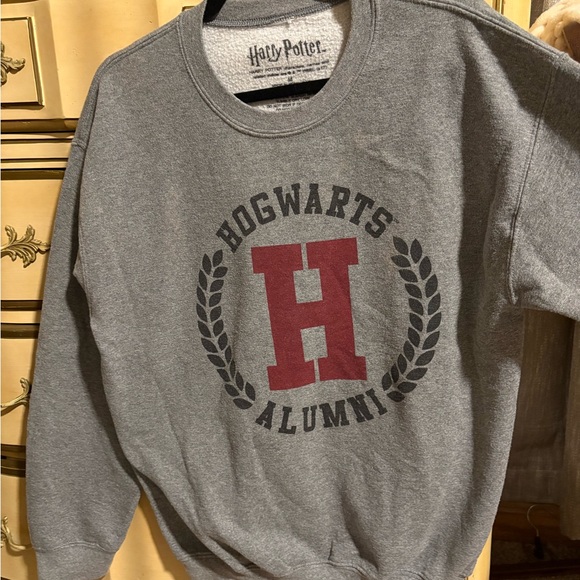 Harry Potter Gray Hogwarts Alumni Sweater - Picture 2 of 3